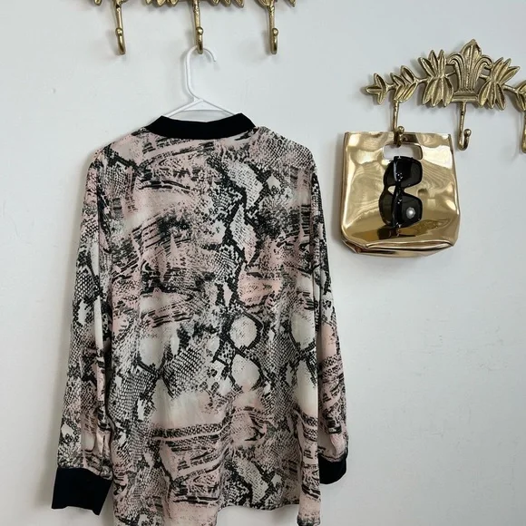 Pink fusion Snake print contemporary blouse 1X - Picture 4 of 6